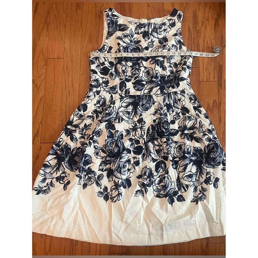 Talbots Blue White Floral Rose Fit Flare Dress Pockets 14 Sleeveless Scoop Neck - Picture 5 of 9
